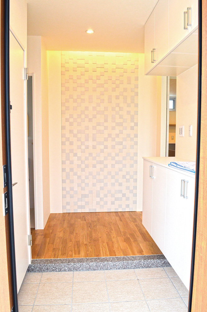 丘の上の白い家_04