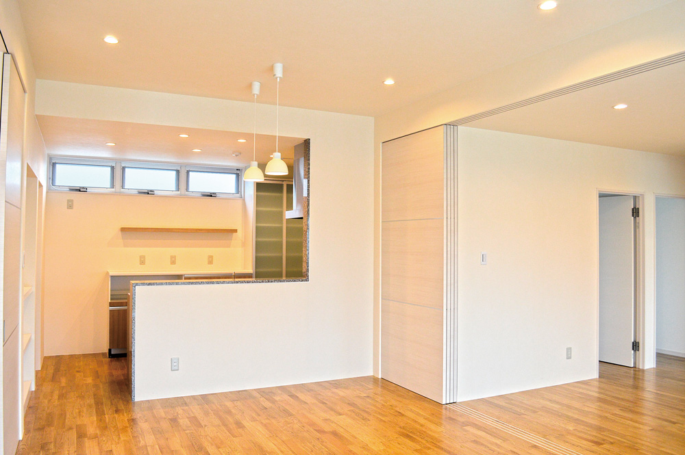 丘の上の白い家_05