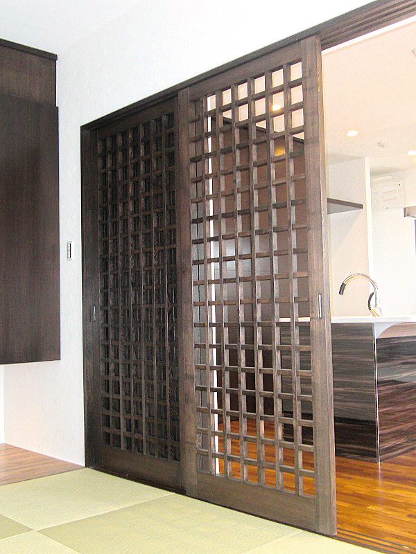 オープンキッチンを囲む家_08