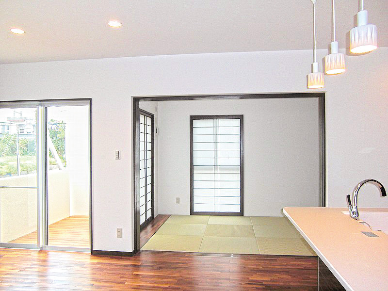 オープンキッチンを囲む家_07