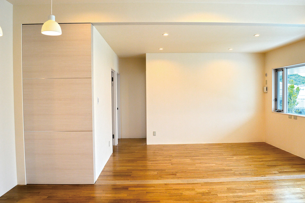 丘の上の白い家_06