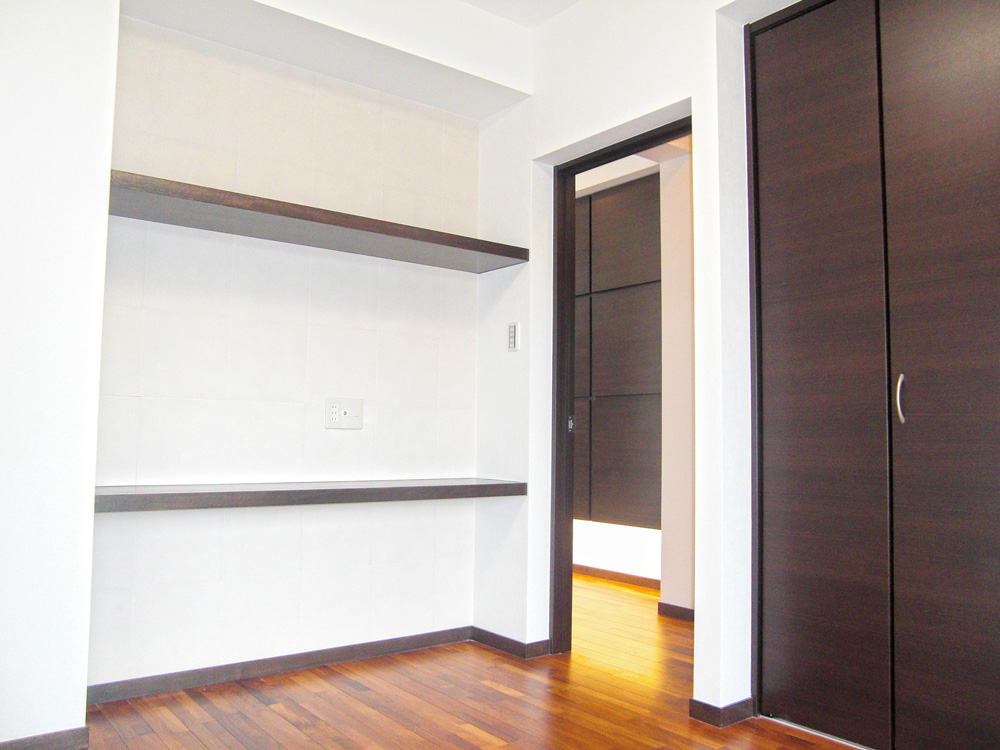 オープンキッチンを囲む家_09